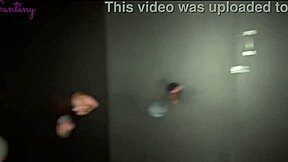 Die versaute Arschfotze meiner Frau nimmt Gloryhole Monster BBC und riesigen Ladung