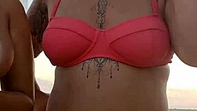 procurando um macho pra socar na nossa bunda na praia... achamos um virgem!