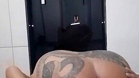 ohh biamorenamg i'm squirtin sooo muchh from juicy assplay!!