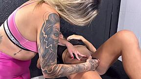 pregnant amateur spreads wet pussy for tattoo artist then anal creampie