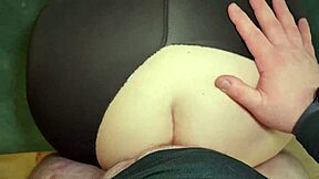 step mommy's big ass anal with plug rips leggings while daddy's gone 😈🍑