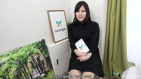 manami takashima fingers her shaved pussy on cam first time big tits