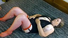 omg bbw granny carmen licks pussy with black dildo till cum 😍💦