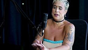 whoa she got kicked outta spots had open relationship n tried with teen just joana on sheer red 😍