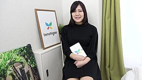 manami takashima fingers her shaved pussy on cam first time big tits