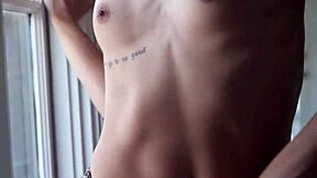 i scissors jewelz blu eats alexis tae's trimmed pussy