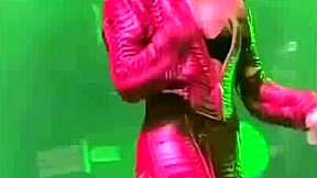 aitana dances provocatively, swaying her sexy curves in hot rhythm