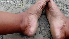 i crave those dirty wet barefoot street soles