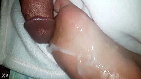 wanna blast jizz all over these oiled feet