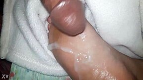wanna blast jizz all over these oiled feet