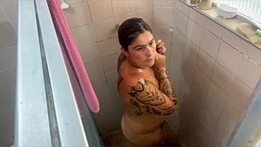 Hidden cam catches sexy bath ass pussy wet shave