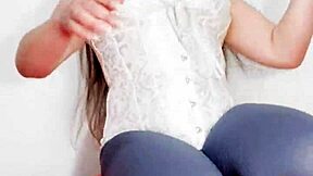 God, my Colombian stepmom's giant cameltoe pussy lips drip in leggings for me