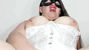 God, my Colombian stepmom's giant cameltoe pussy lips drip in leggings for me