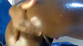 estoy preparando mi culo para que me folles bien duro con tu gran verga negra