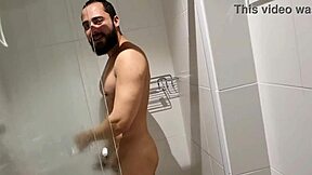 peguei meu meio primo no banho e adorei