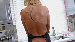 Wow your stepmom's naked body in kitchen makes me wank hard!