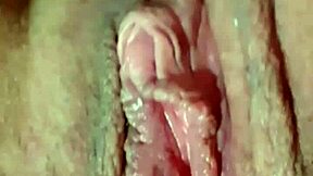 damn this juicy pussy fingering has me squirting wet!!