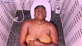 i love watching this bbw play in the bathroom