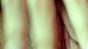 damn this juicy pussy fingering has me squirting wet!!