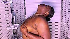 i love watching this bbw play in the bathroom