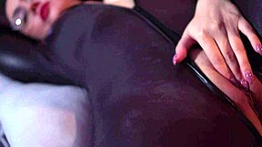 Kinky husband licks milf wench pussy to real squirting orgasm