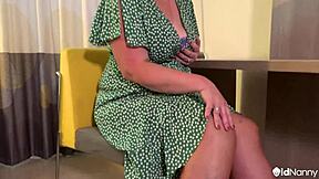 hey curvy tattooed british mom candy plays solo with toys naked