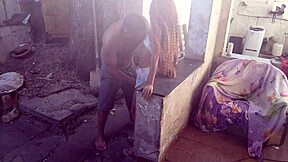 fudendo essa magrinha gostosa no quintal dela me deixando louco de tesao