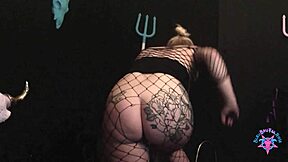 Blonde PAWG milf's asshole rimmed by leashed slave then rides rough in heels