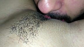 chupando essa buceta greluda mais linda e suculenta da milf fitness