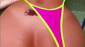 en la piscina publica mi chica pelirroja bikini anal fisting creampie divino 😍🍑💦