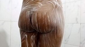 Who wants to fuck my skinny ass while I piss bathing in tub?