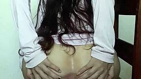 wanna see this petite slut's hairless cuzinho gaping in fetish show?