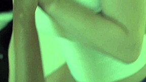 Emme White fingers Giovana Bombom's big ass to orgasm in hotel room