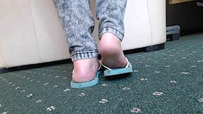 wanna see this bbw's feet in flip flops?