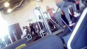 i can't stop staring at this sexy big ass shaking in the gym