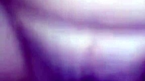 ME FOLLO AL TÍO DE MI MARIDO MIENTRAS ÉL LIMPIA LA PLAZA SEGÚN ÉL!