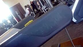 i can't stop staring at this sexy big ass shaking in the gym