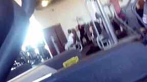 i can't stop staring at this sexy big ass shaking in the gym