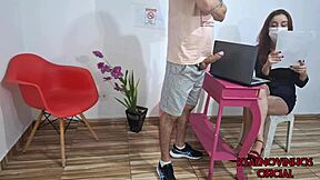 tirei meu pau pra fora e bati uma na sala de espera dela viu