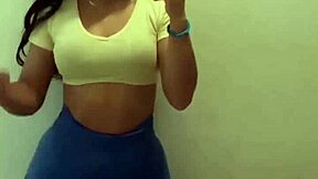 Rosmery Lara's athletic big ass bounces in tight leggings fitness slut