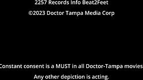 raven rogue sucks aria nicole's bare feet