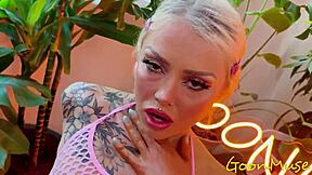 Tattooed babe Nichole Saphir rides monster cock wildly