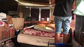 querem ver o que rola nos bastidores olha o corno filmando eu gemendo no pauzão