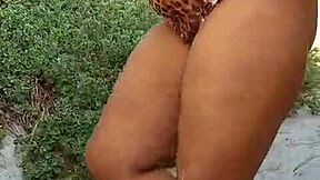 damn this bbw pussy squirts outdoors wild