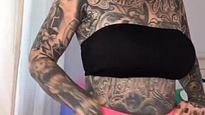 hey melody radford tries on those tight gym leggings right?