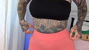 hey melody radford tries on those tight gym leggings right?