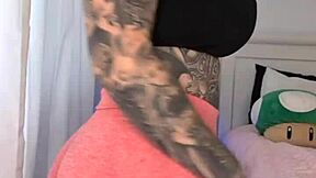 hey melody radford tries on those tight gym leggings right?