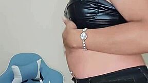 ¡ME CONVIRTIÓ EN TRANSEXUAL POR UN DÍA Y ME MASTURBO LOCAMENTE!