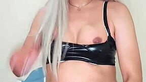 ¡ME CONVIRTIÓ EN TRANSEXUAL POR UN DÍA Y ME MASTURBO LOCAMENTE!