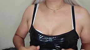 ¡ME CONVIRTIÓ EN TRANSEXUAL POR UN DÍA Y ME MASTURBO LOCAMENTE!